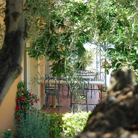 Hotel De L'orb Bédarieux